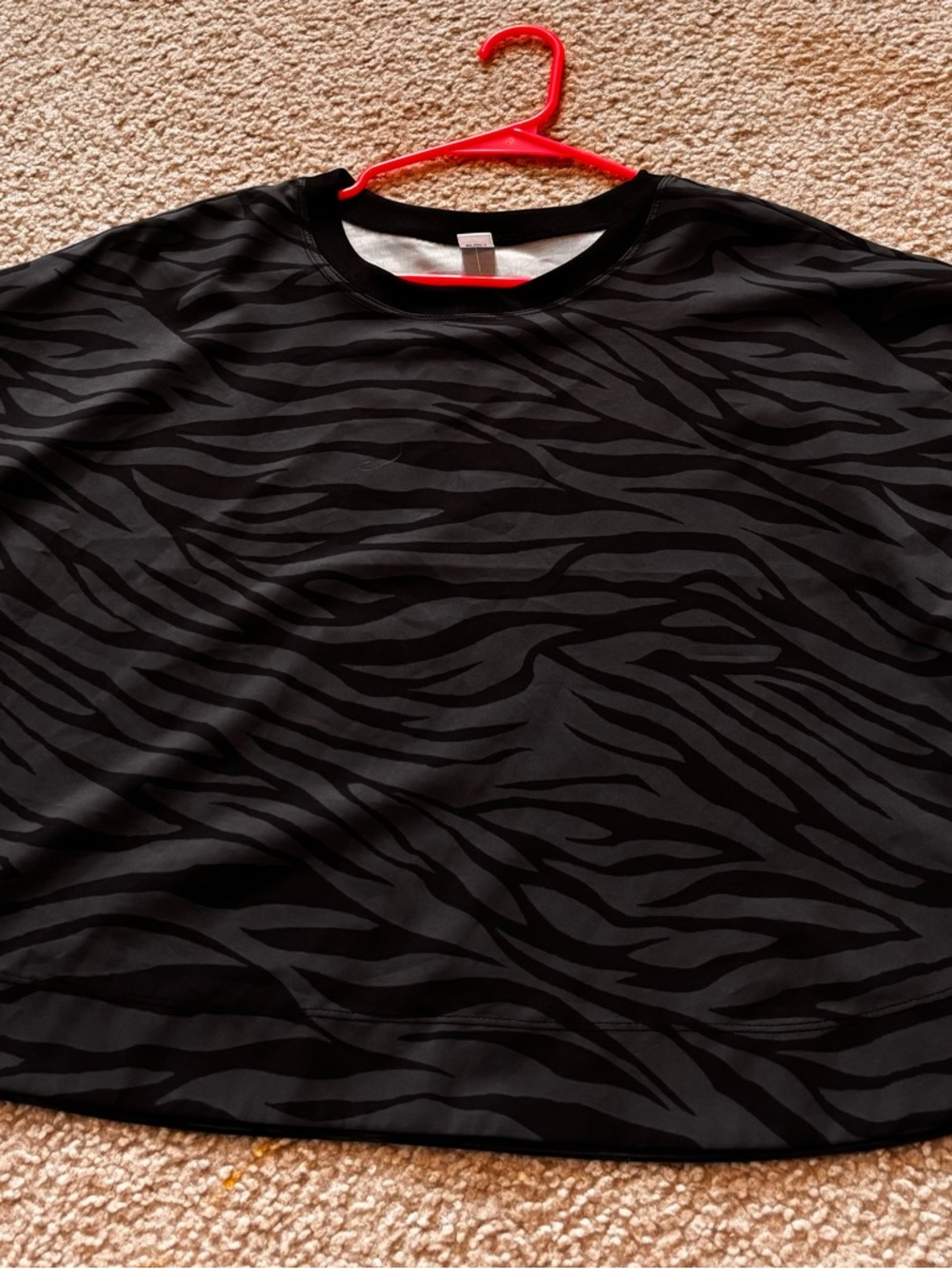 Old Navy Black and Charcoal Zebra-Print Short Sleeve Tee
